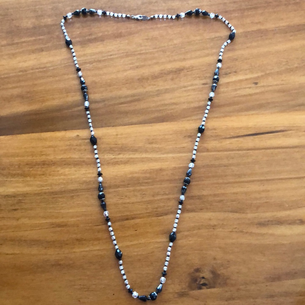 Avon NR beaded necklace w/black & clear beads, 18.5”, silver lobster claw clasp
